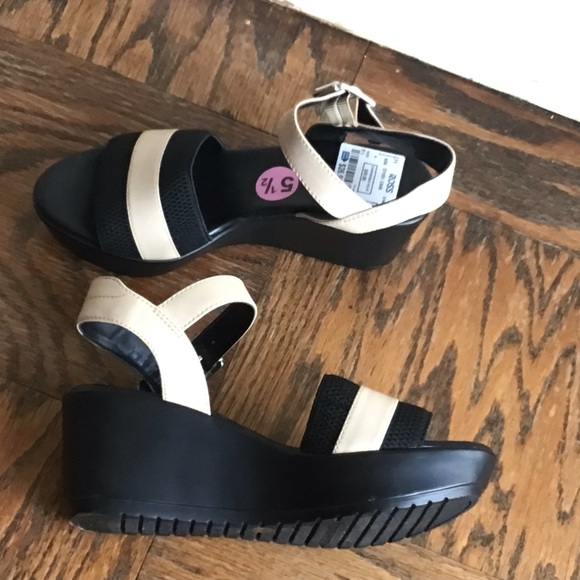 Franco Sarto Sandals - Picture 10 of 11